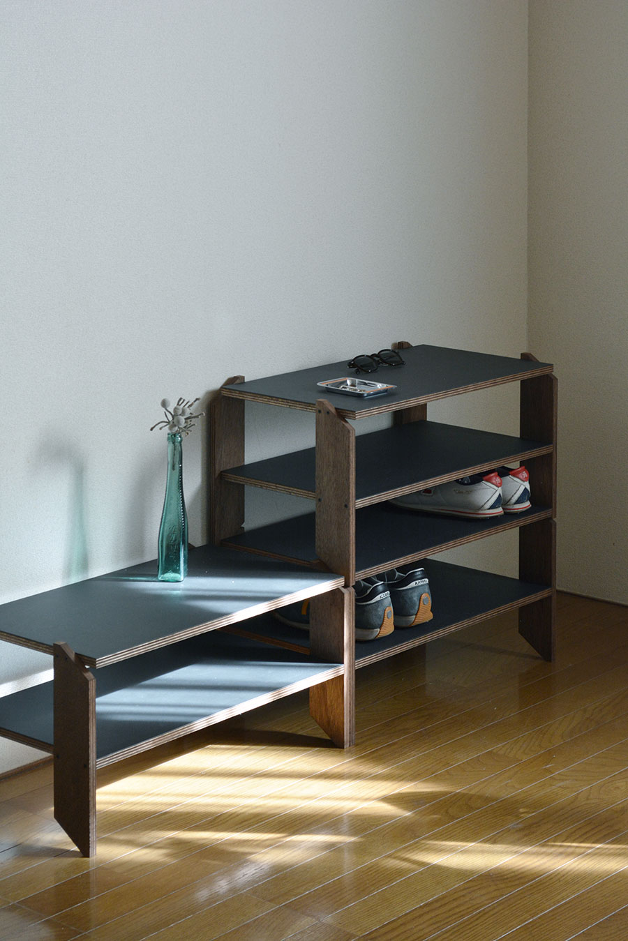 STACKABLE SHELVES