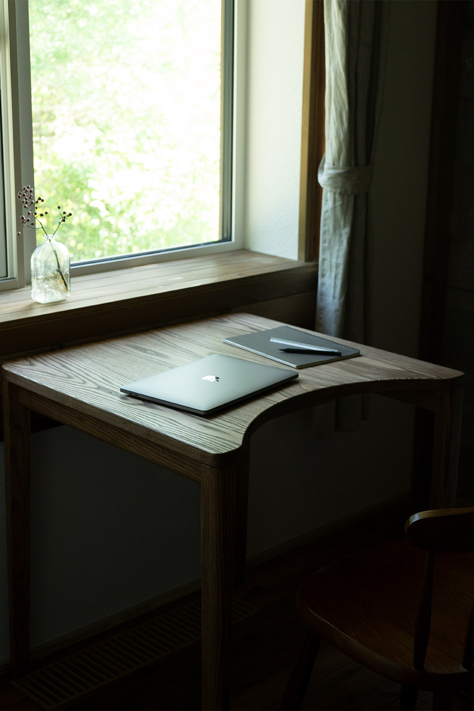 TWIN TABLE
