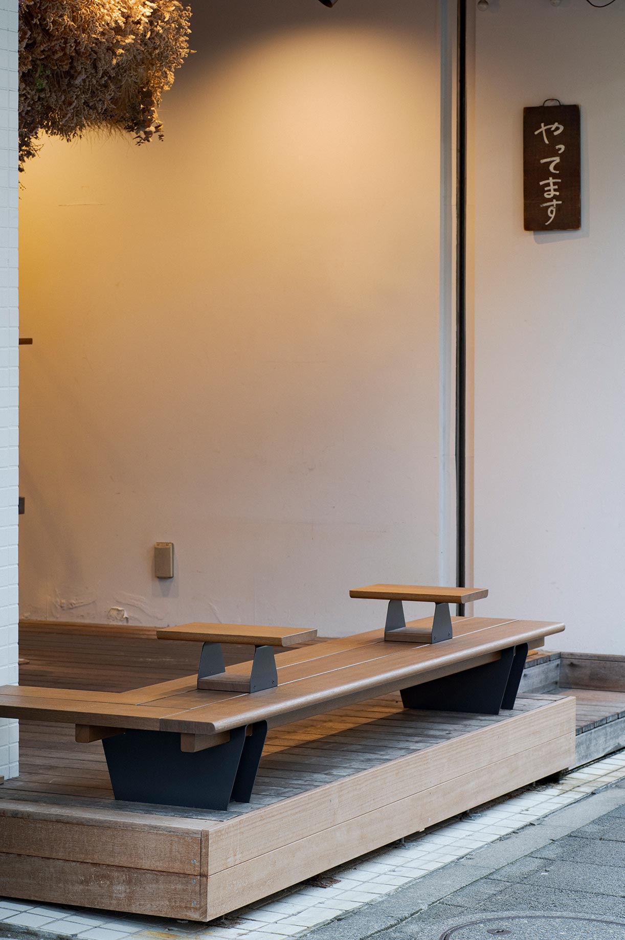 キクヤ屋外ベンチ
