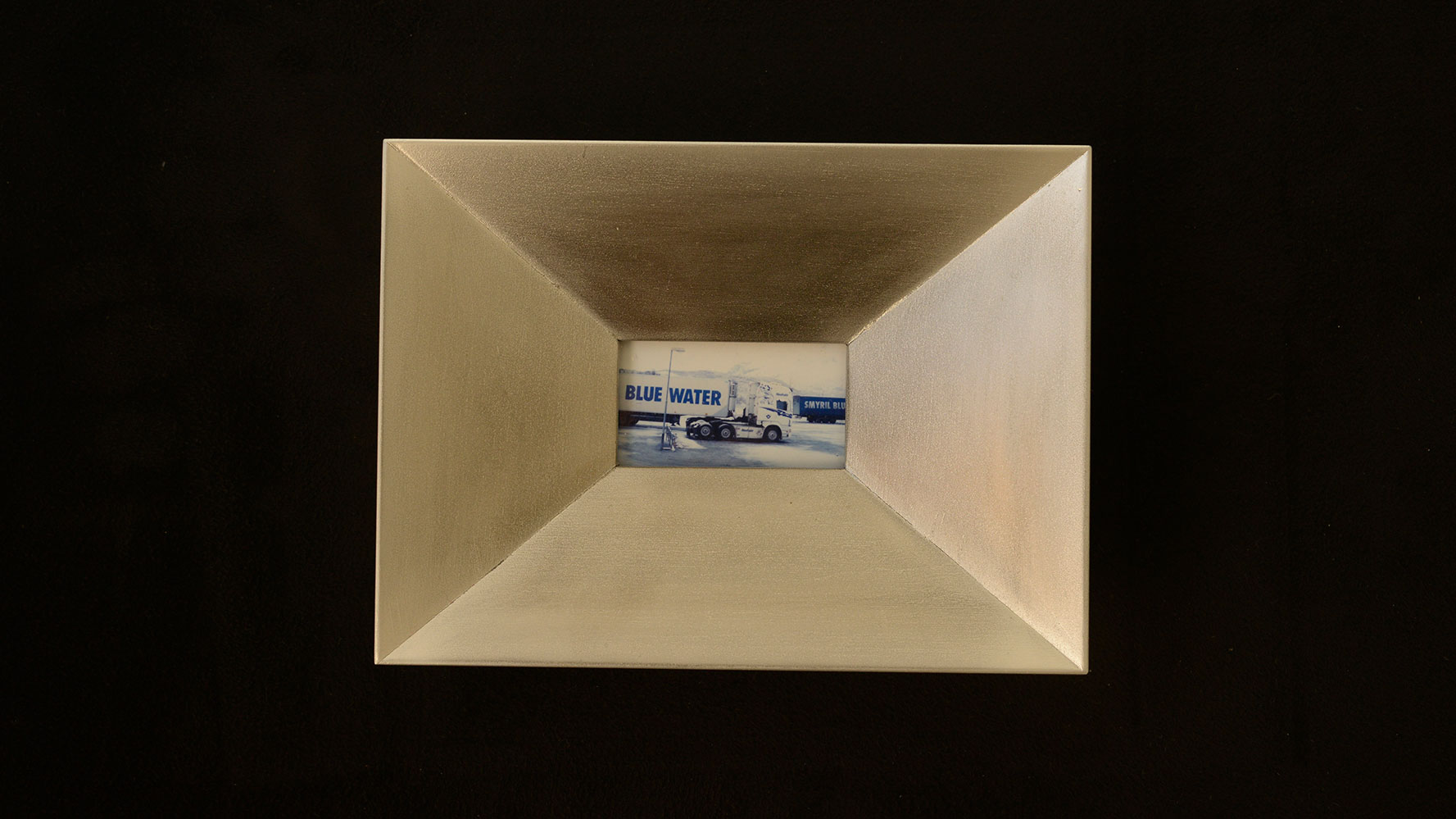 “A POINT OF VIEW” 額縁