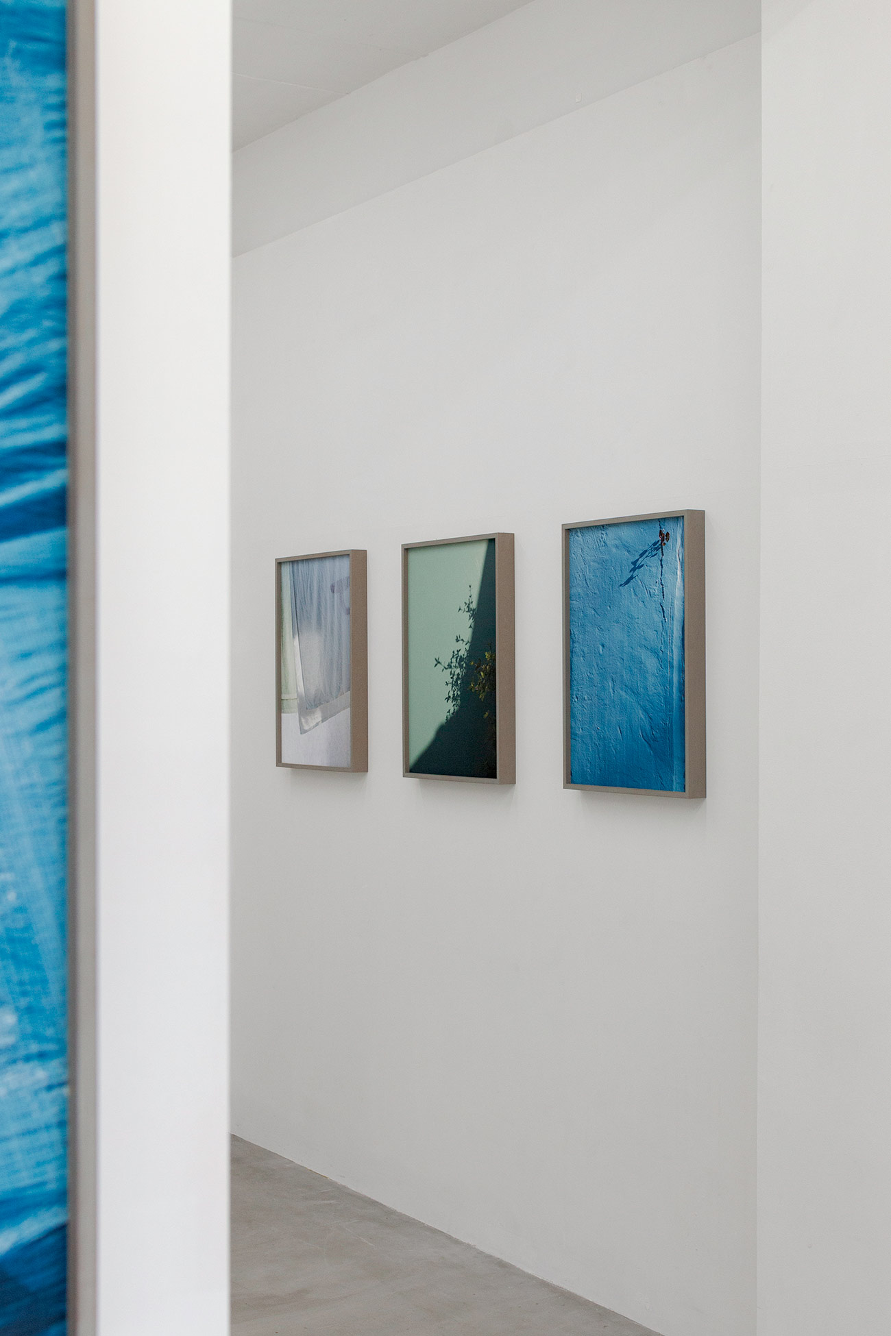 写真展「oh, there you are」の額縁と什器